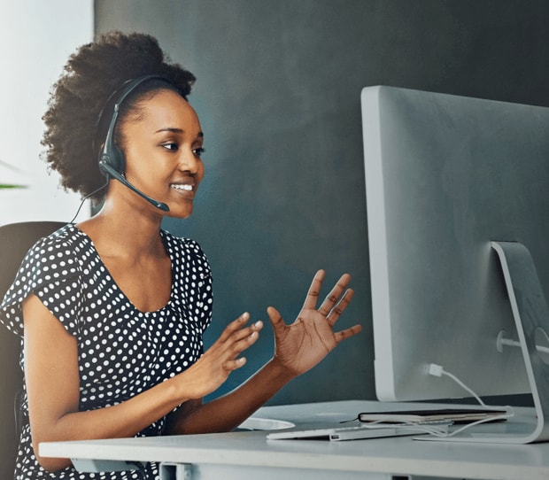 Woman with headset representing Optus Unified Communications.