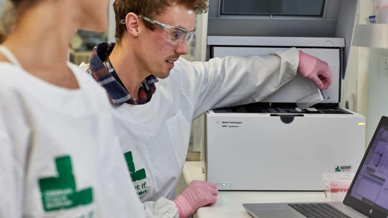 Image of 2 scientist at a computer