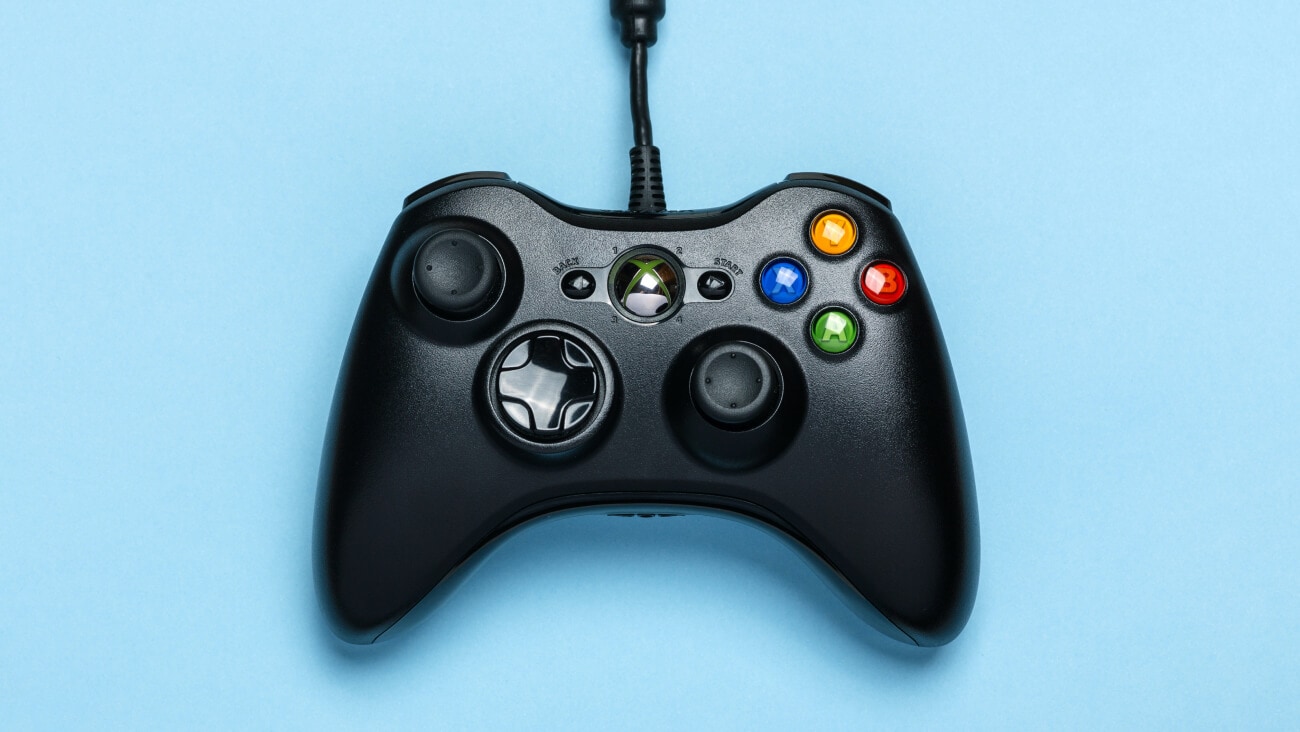black wired xbox 360 controller