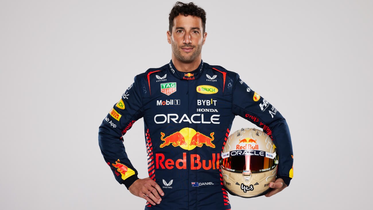 Daniel Ricciardo in the Red Bull Racing gear with helmet.