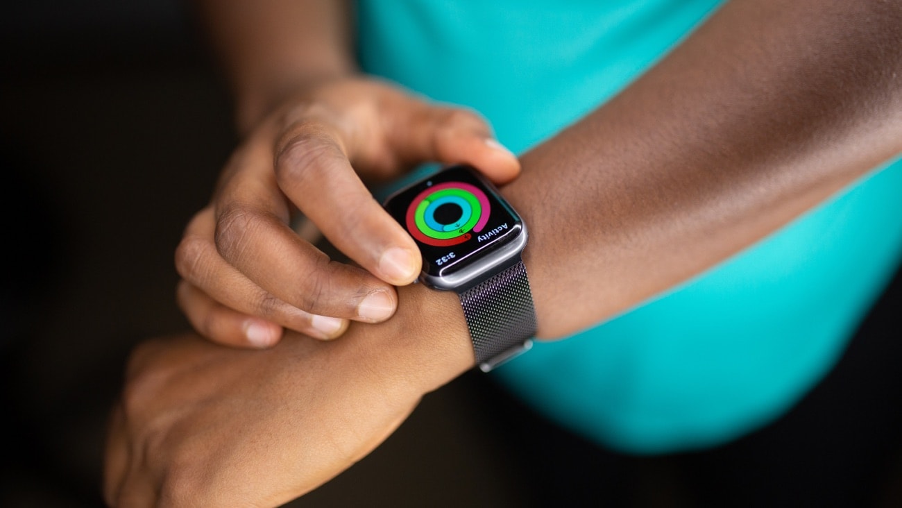 Lady wearing smartwatch