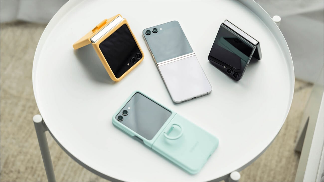 Four Samsung Galaxy Z Flip5 models on a white table