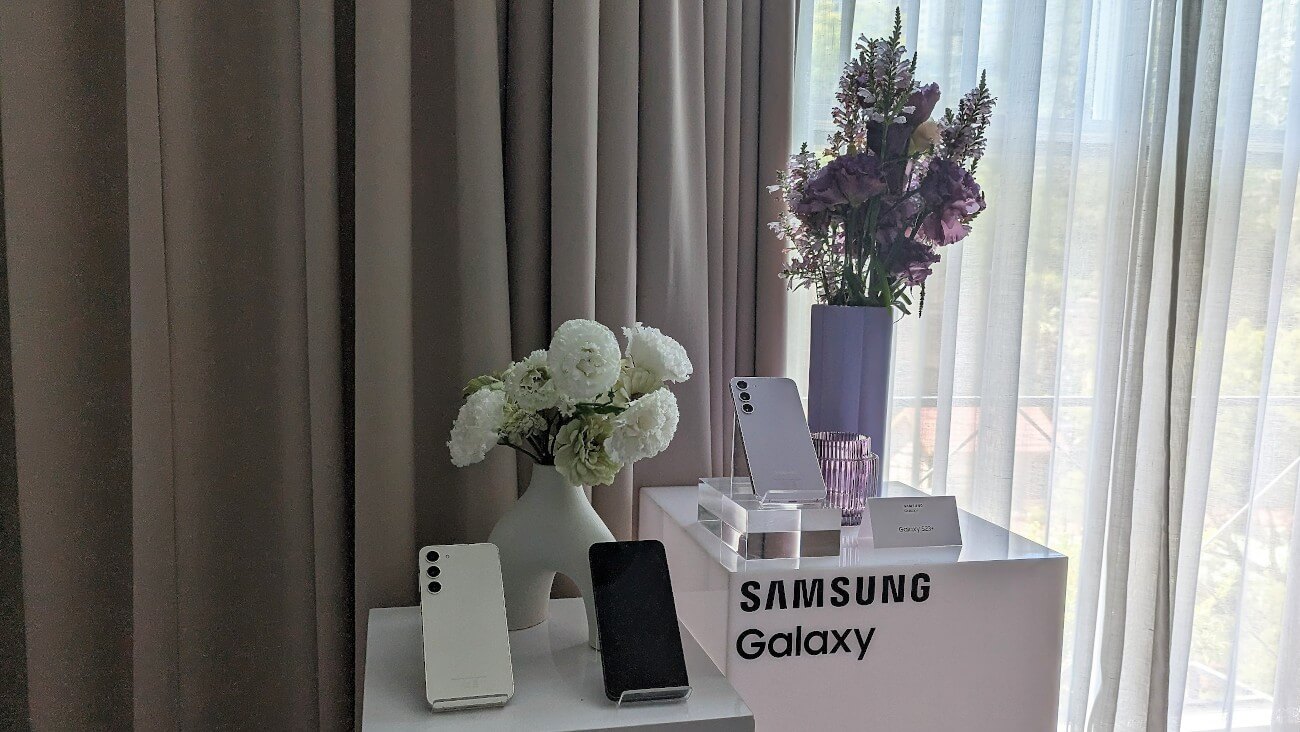 Samsung Galaxy S23 phones in different colours from Optus